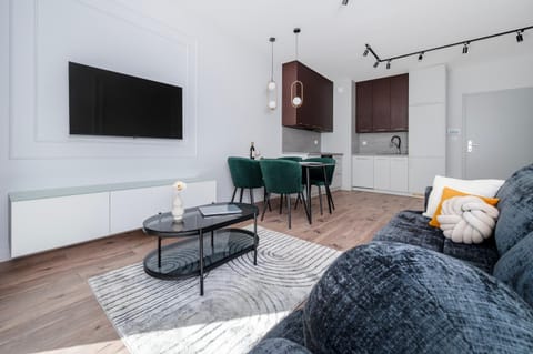 TV and multimedia, Kitchen or kitchenette, Living room, Seating area, Dining area