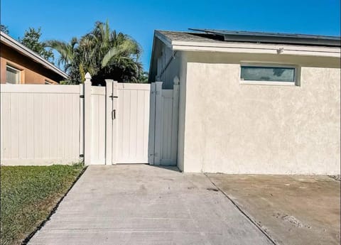 Cozy Guest House House in Pinellas Park