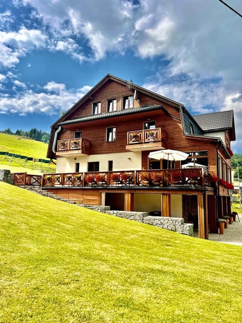 Property building, Spring, Day, Natural landscape, Garden, Garden view