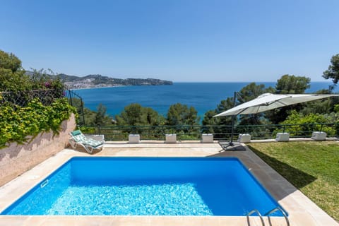 Nearby landmark, Day, Mountain view, Pool view, Sea view, Swimming pool, sunbed