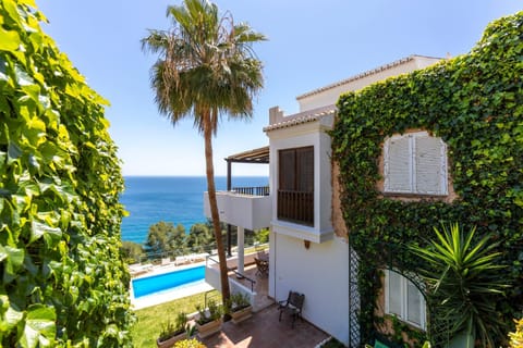 Property building, Garden, View (from property/room), Garden view, Pool view, Sea view