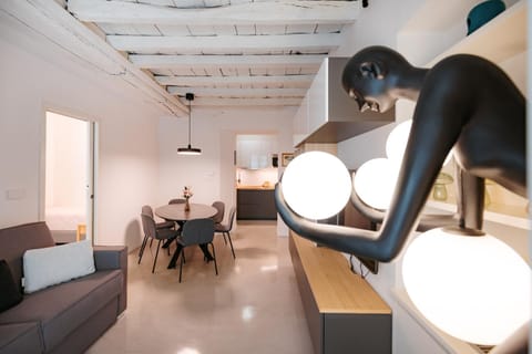 TV and multimedia, Living room, Photo of the whole room, Seating area, Dining area