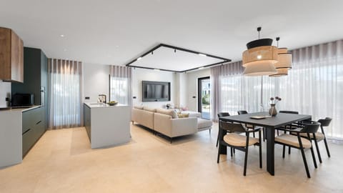 Kitchen or kitchenette, Living room, Seating area, Dining area, air conditioner