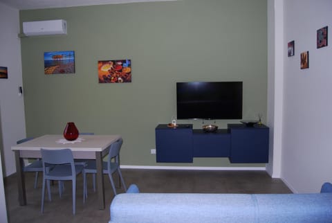 TV and multimedia, Seating area, Dining area, Evening entertainment