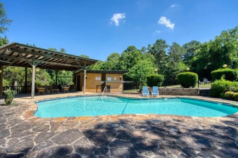 Hidden Oasis Near Downtown House in Eureka Springs