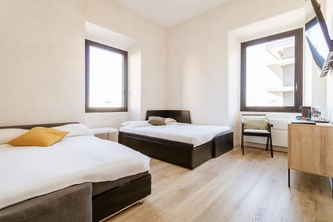 Bed, TV and multimedia, Photo of the whole room