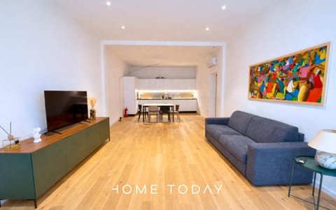 Day, Living room, Seating area, Dining area, Time of day, oven, kitchen