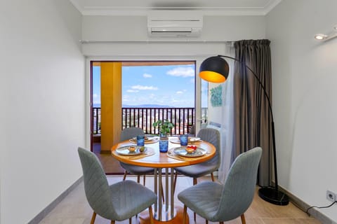 View (from property/room), Balcony/Terrace, Dining area, air conditioner