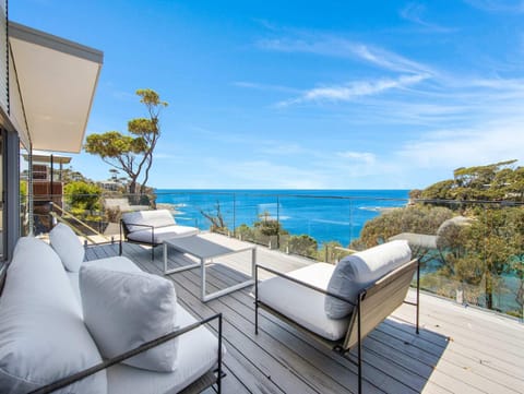 Patio, Natural landscape, View (from property/room), Balcony/Terrace, Seating area, Sea view