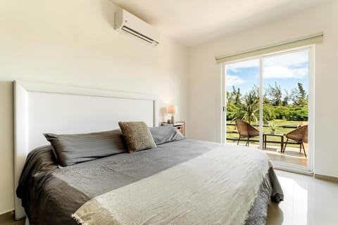 Bed, Bedroom, air conditioner
