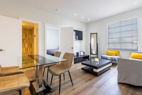 Coastal 2BR Escape | Walk to Beach & 2 Queen Beds Apartment in Flamingo Lummus