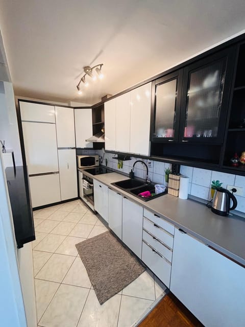 microwave, oven, kitchen