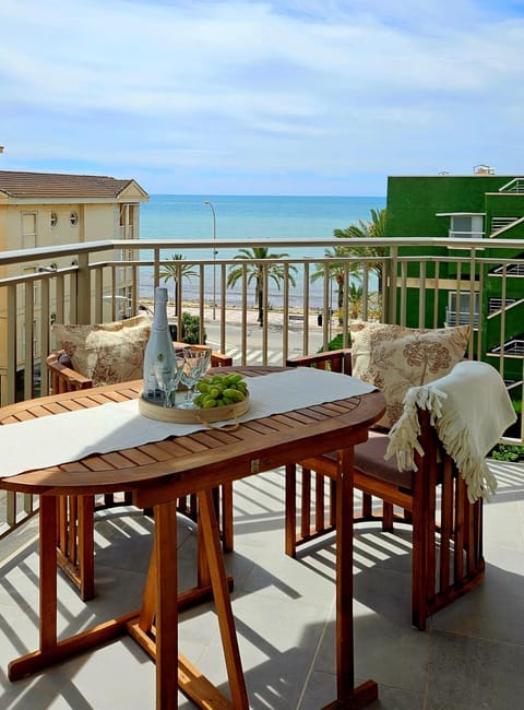 View (from property/room), Balcony/Terrace, Seating area, Sea view