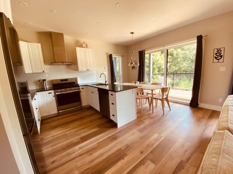 Dining area, dishwasher, oven, stove