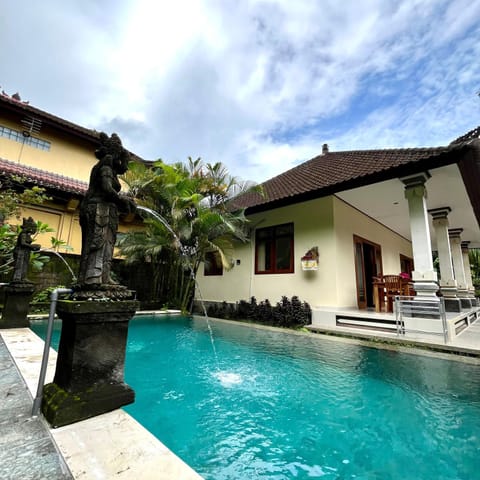 Property building, Garden, Garden view, Pool view, Swimming pool
