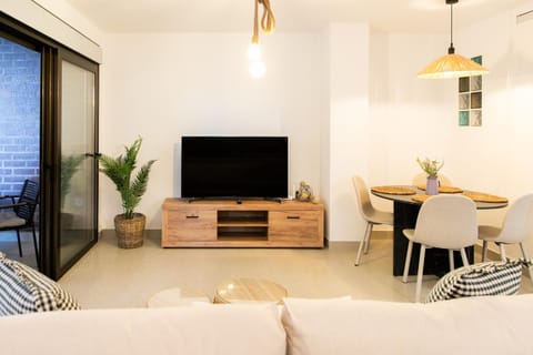 Communal lounge/ TV room, TV and multimedia, Living room, Dining area