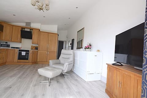 Beautiful Lodge in Newmarket with parking Apartment in Forest Heath District