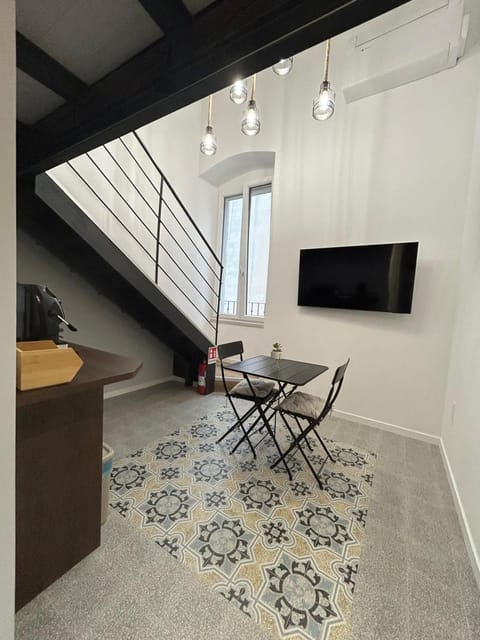 TV and multimedia, Living room, Seating area, Dining area