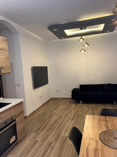 TV and multimedia, Kitchen or kitchenette, Living room, Seating area