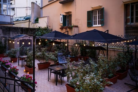Property building, Patio, Day, Banquet/Function facilities
