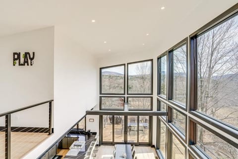 Living room, Mountain view