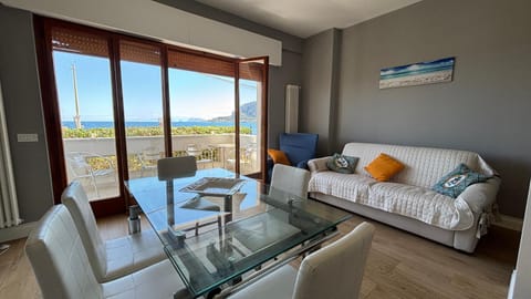Natural landscape, View (from property/room), Balcony/Terrace, Living room, Dining area, Sea view