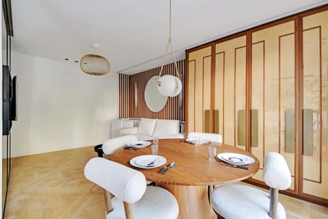 Seating area, Dining area, wardrobe