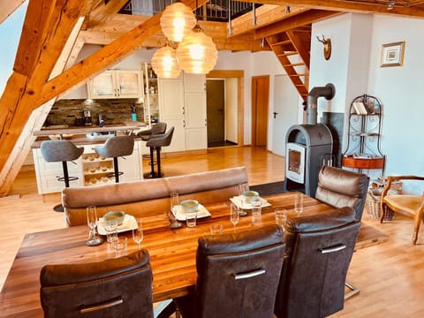 Seating area, Dining area, fireplace, kitchen