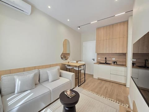 Kitchen or kitchenette, Living room, Seating area, Dining area, air conditioner