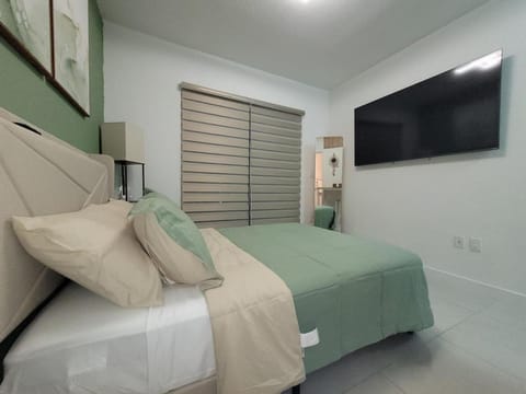 Private Cozy Studio Close to the Keys Apartment in Florida City