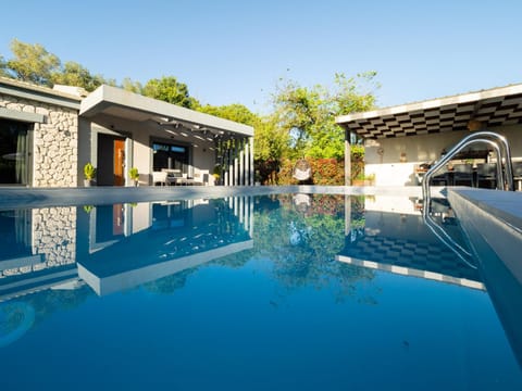 Day, Pool view, Swimming pool, sunbed