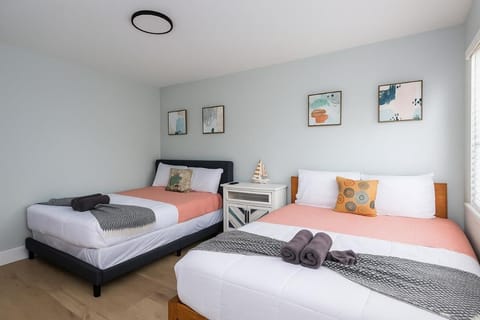 Dania Beach 1BR | Steps to Ocean + Parking Apartment in Hollywood Beach