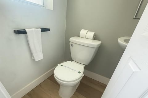 Dania Beach 1BR | Steps to Ocean + Parking Apartment in Hollywood Beach