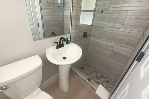 Dania Beach 1BR | Steps to Ocean + Parking Apartment in Hollywood Beach