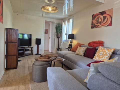 Communal lounge/ TV room, TV and multimedia, Living room, Seating area