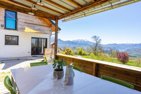 Patio, View (from property/room), Dining area, Mountain view