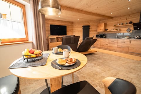 TV and multimedia, Kitchen or kitchenette, Living room, Food and drinks