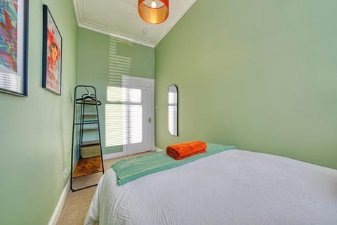 3-Bed Flat Free Parking 10 Mins to City Centre Apartment in Glasgow