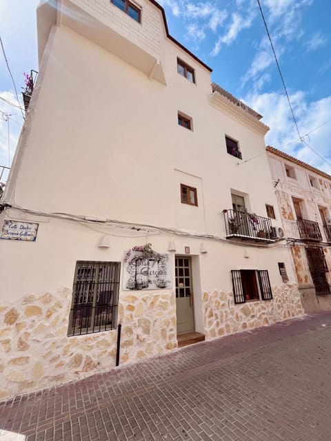 Property building, Day, Neighbourhood, Street view