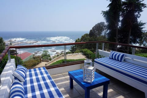 View (from property/room), Balcony/Terrace, Living room, Sea view