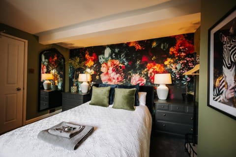 Bed, Decorative detail, Bedroom