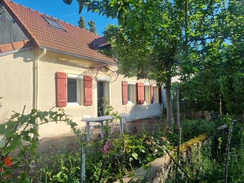 Property building, Spring, Day, Garden, Garden view