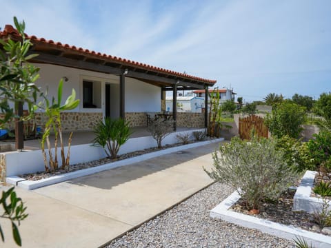 Property building, Day, Garden, Garden