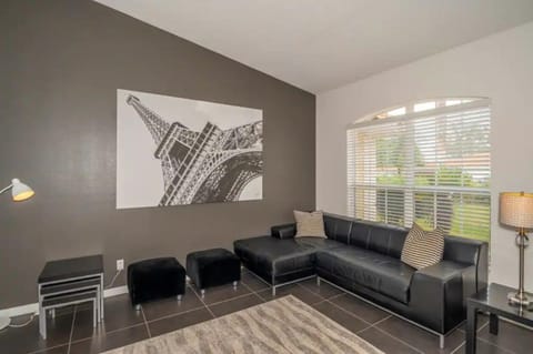 Luxury with a pool House in Inverness