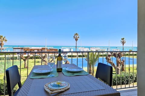 Sea Front 6 seats Wi-Fi AC Park Apartment in Porto Sant'Elpidio
