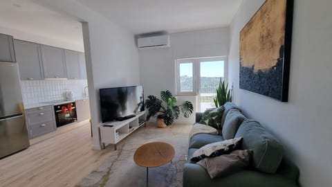 TV and multimedia, Kitchen or kitchenette, Living room