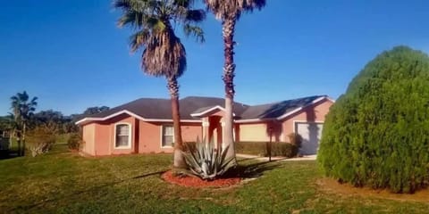Golf & Poolside Paradise House in Hernando