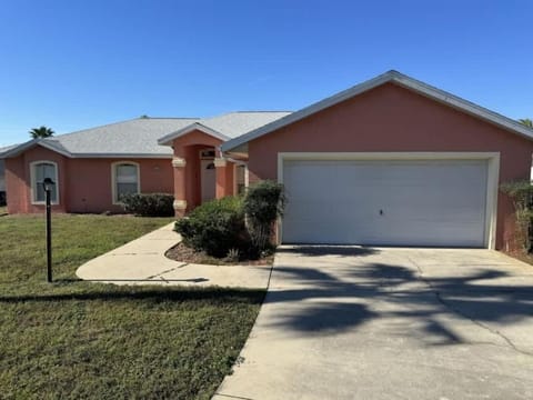 Golf & Poolside Paradise House in Hernando