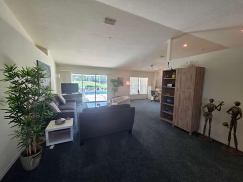 On the Course with a Pool House in Hernando