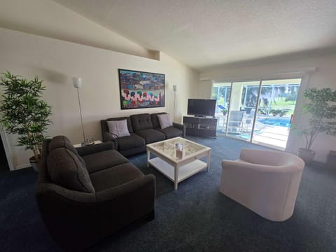 On the Course with a Pool House in Hernando